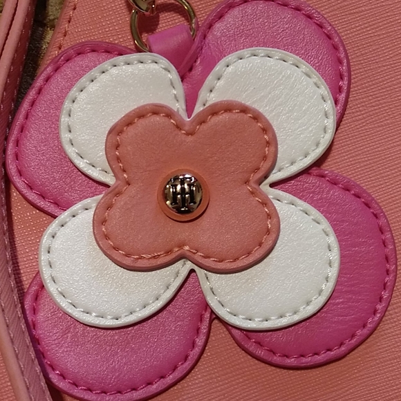 New tommy Hilfiger wristlet - Picture 5 of 6